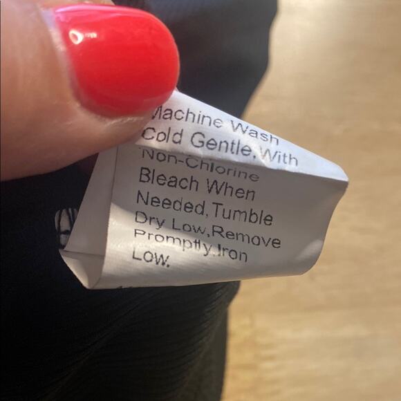 🔥 SALE!!  SHEIN Black Short Sleeve Crop T-Shirt - Picture 4 of 5